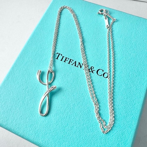 Collana con ciondolo iniziale