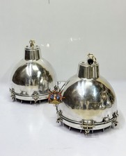 Coppia di vecchie lampade a