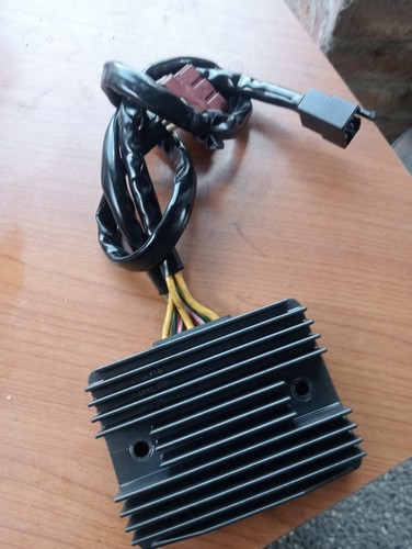 Regolatore tensione - di,
