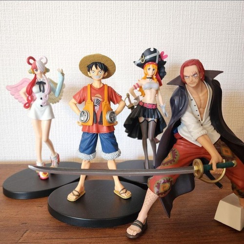 One piece figure - one,