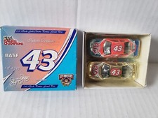 Set 2 auto John Andretti Petty Racing STP Gold Chrome & STP NASCAR 1998 1/4343