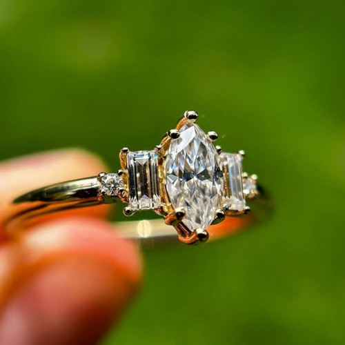 Baguet laterale moissanite