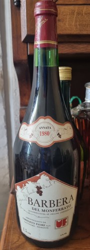 Bottiglia vino barbera del - di,