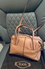 Authentic Tods tote stachel