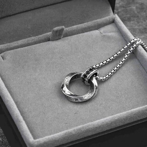 Collana con ciondolo anello