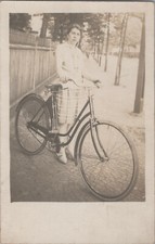 AK* Giovane donna con