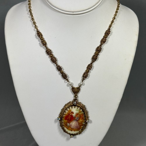 Collana con ciondolo cammeo