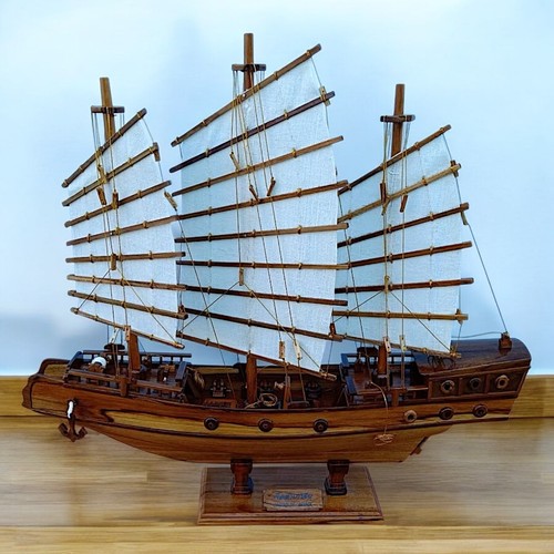 Nave spazzatura cinese modello