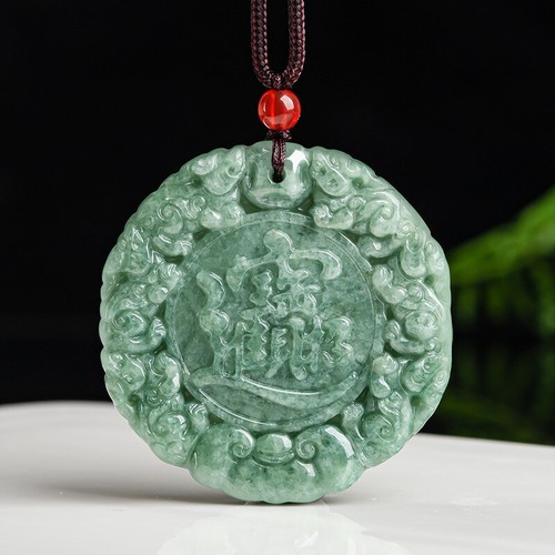 Collana con ciondolo giada