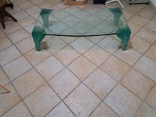 TAVOLINO ATLAS FIAM IN VETRO CURVATO DISEGNATO DA DANNY LANE.