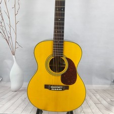 Chitarra acustica stile Martin