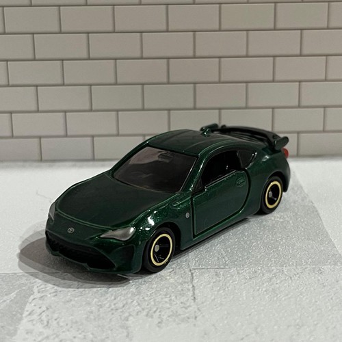Minicar tomica toyota verde - tomica, 86