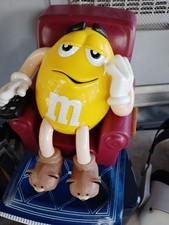M&M yellow in Reclining Chair
