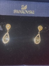 Orecchini gocce punto luce della swarovski con contorno dorato