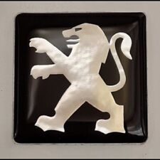 Nuovissimo distintivo cover