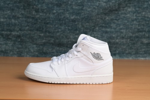 Nike air jordan mid - air,