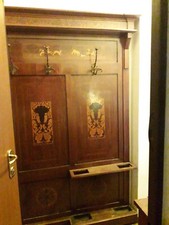 Attaccapanni fine 800 con intarsi in legni pregiati e avorio.