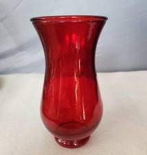 Vaso di fiori in vetro rosso