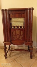 Radio d'epoca con mobile e