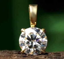 Ciondolo solitario diamante