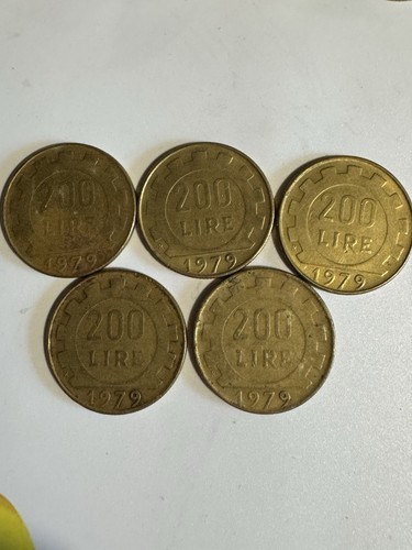 Monete 200lire 1979 usata - 5,