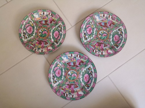 Tre piatti decorativi - , da