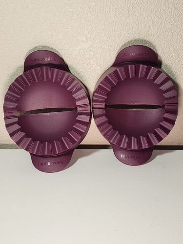 Tupperware red empanada press - red,