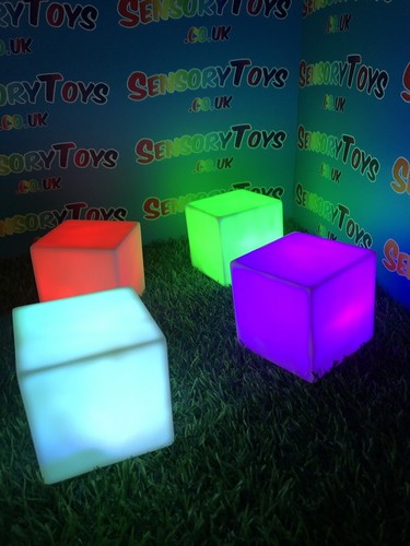 Cubo sensoriale illuminato