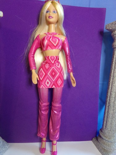 Barbie 2001 foto - barbie,