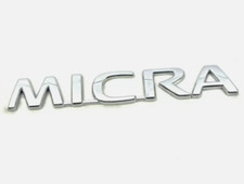EMBLEMA POSTERIORE NISSAN MICRA LOGO ORIGINALE 90892-AX600 SCRITTA