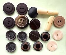 LOTTO DI 16 BOTTONI E 2