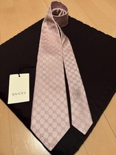 Cravatta Gucci rosa seta modello Gg inutilizzata senza scatola 8 cm originale