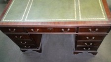 SCRIVANIA INGLESE DEL 900 STILE REGENCY IN MOGANO CON PELLE E MANIGLE IN OTTONE 