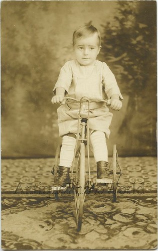 Carino ragazzo ferro - ragazzo, su