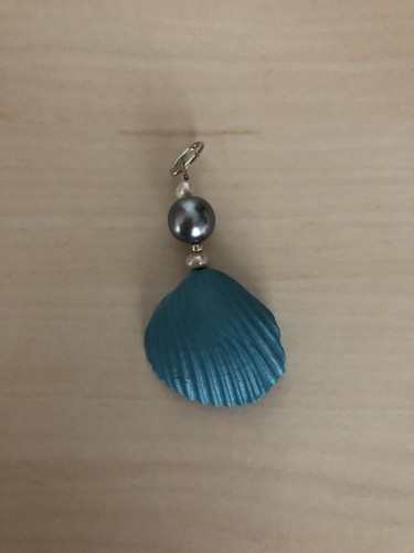 Ciondolo azzurro forma di - a,