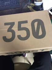 Yeezy Boost 350 Adidas. Scarpe numero europeo 42. Con scatola originale.