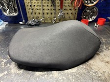 SELLA NERA Yamaha 50 AEROX/NITRO (rifatta Con Tessuto Alcantara Aggrappante)