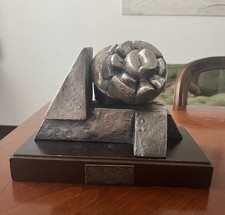 scultura in metallo di Pietro