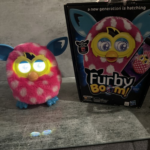 Hasbro crystal furby boom - boom, rosa