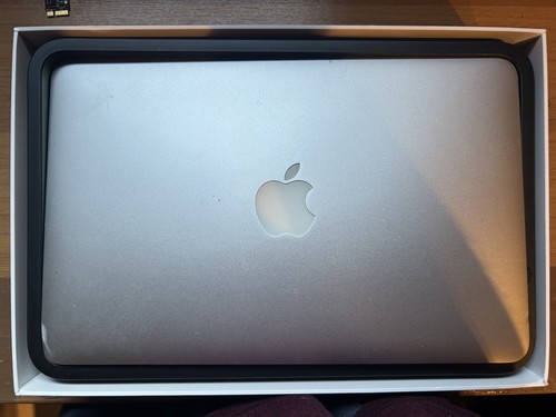 Apple macbook air early 14 - air,