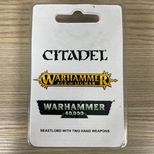 Wharhammer con due mano - con,