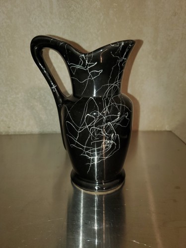Brocca ceramica stringa