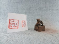 Un set di vecchi sigilli in
