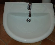 Lavabo A Colonna Completo Di Rubinetto E Pensile Con Ante A Specchio 