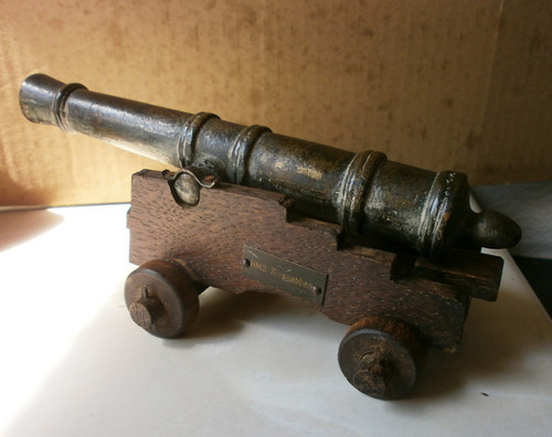 Vintage model bronze - bronze, wood