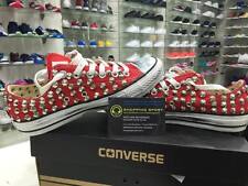 Converse All Star Red personalizzate con borchie argento teschi effetto sporco