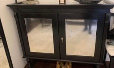 vetrina arte povera Con Vetri E Stata Pitturata Di Nero I Vetri Hanno L Adesivo