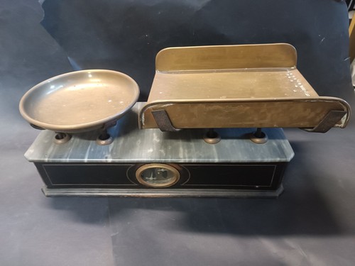 Antica bilancia ottone con - antica,