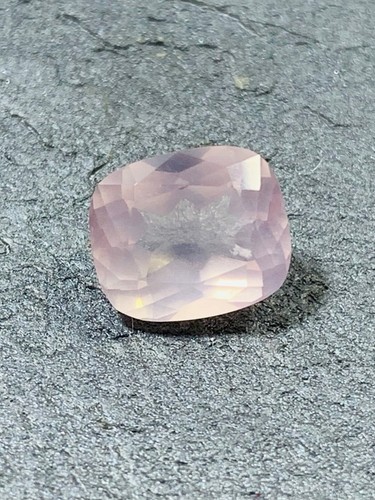 Natural pink quartz - pink,