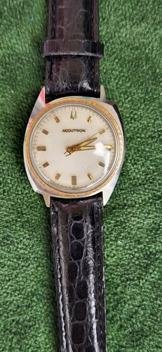 Accutron 214 1966 asimmetrico